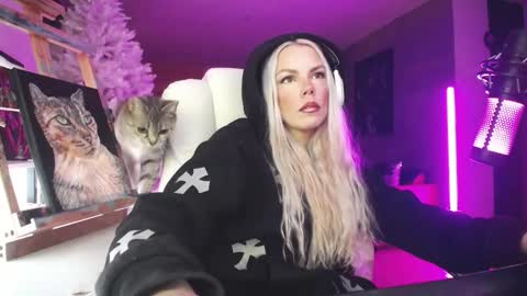 stage Kylie Sinner  brand CLITBAIT online show from February 7, 2:15 am