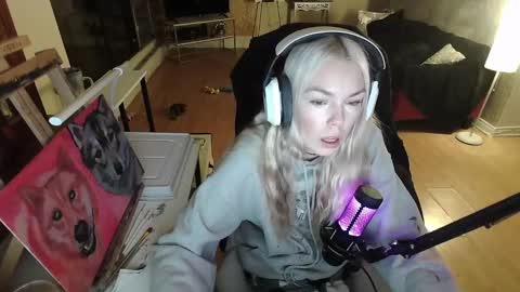 Snapshot of tinykylie chatting on February 5, 6:46 am stage Kylie Sinner brand CLITBAIT online show from February 5, 6:46 am