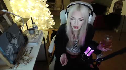 Snapshot of tinykylie chatting on January 23, 2:23 am stage Kylie Sinner brand CLITBAIT online show from January 23, 2:23 am