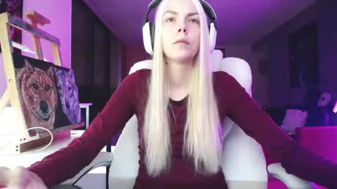 Snapshot of tinykylie chatting on September 26, 7:06 am stage Kylie Sinner brand CLITBAIT online show from September 26, 7:06 am