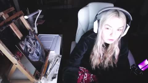 Snapshot of tinykylie chatting on February 16, 5:26 am stage Kylie Sinner brand CLITBAIT online show from February 16, 5:26 am