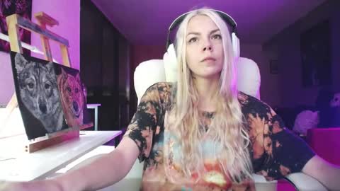Snapshot of tinykylie chatting on September 28, 11:10 pm stage Kylie Sinner brand CLITBAIT online show from September 28, 11:10 pm