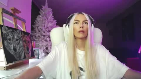 stage Kylie Sinner  brand CLITBAIT online show from November 16, 12:12 am