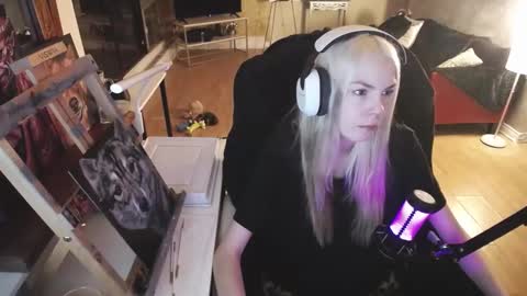 Snapshot of tinykylie chatting on February 27, 1:59 am stage Kylie Sinner brand CLITBAIT online show from February 27, 1:59 am