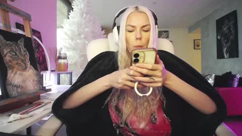 stage Kylie Sinner  brand CLITBAIT online show from February 1, 9:02 pm