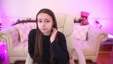 tinynataliee online show from January 15, 7:47 am