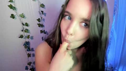 Snapshot of to_the_sun chatting on October 10, 4:34 pm Bliss online show from October 10, 4:34 pm