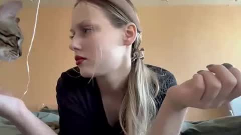 Nina online show from April 28, 6:39 am