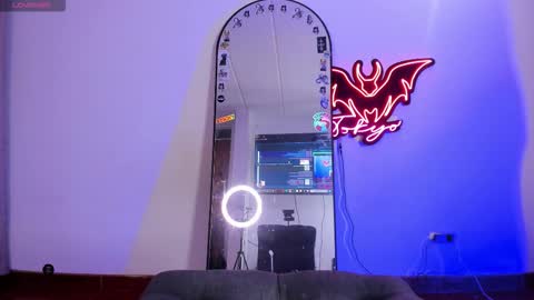   Independent model online show from November 16, 11:16 pm