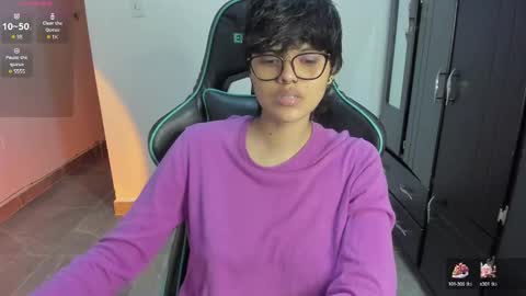 Snapshot of tokyo_uwu chatting on January 4, 11:43 am sofi 3 online show from January 4, 11:43 am