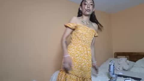 leyla  online show from March 8, 9:40 pm