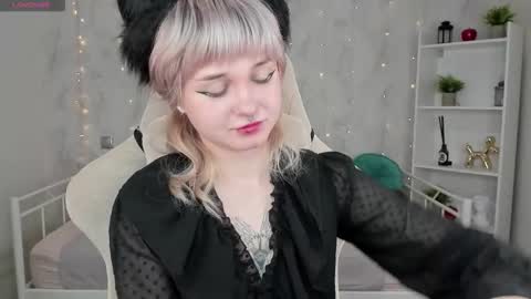 Snapshot of tori_cutie chatting on October 22, 12:15 am Tori online show from October 22, 12:15 am