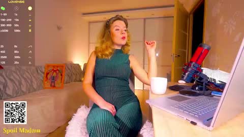 Madam Viktoria   Vacation in Portugal  2811 - 0412 online show from February 20, 6:13 pm