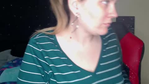 Snapshot of toxiclilly chatting on March 2, 7:54 am Lilly Miss Mistress Goddess Maam Queen Boss online show from March 2, 7:54 am