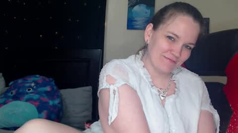 Snapshot of toxiclilly chatting on February 22, 7:23 am Lilly Miss Mistress Goddess Maam Queen Boss online show from February 22, 7:23 am