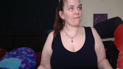 Snapshot of toxiclilly chatting on October 5, 9:25 am Lilly Miss Mistress Goddess Maam Queen Boss online show from October 5, 9:25 am