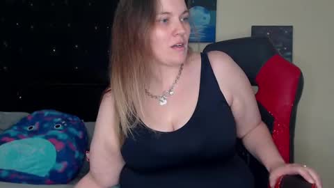 Snapshot of toxiclilly chatting on December 16, 7:26 am Lilly Miss Mistress Goddess Maam Queen Boss online show from December 16, 7:26 am