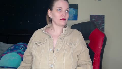 Snapshot of toxiclilly chatting on January 1, 9:17 am Lilly Miss Mistress Goddess Maam Queen Boss online show from January 1, 9:17 am