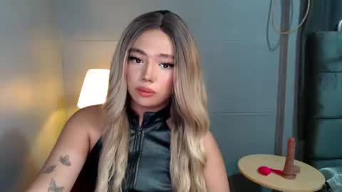 trexie_fucks15 online show from November 7, 2:39 am