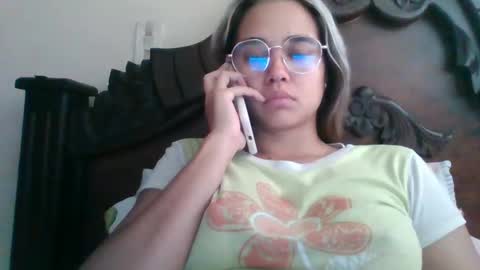 Snapshot of triana_bell chatting on February 17, 3:55 pm triana_bell online show from February 17, 3:55 pm