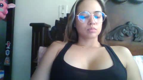 Snapshot of triana_bell chatting on January 3, 5:31 pm triana_bell online show from January 3, 5:31 pm