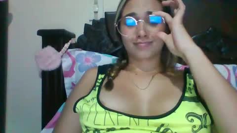 Snapshot of triana_bell chatting on December 17, 1:29 am triana_bell online show from December 17, 1:29 am