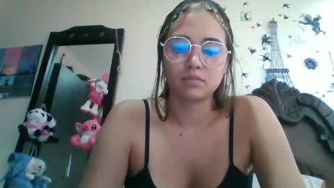 Snapshot of triana_bell chatting on January 11, 8:54 pm triana_bell online show from January 11, 8:54 pm