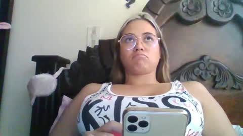 Snapshot of triana_bell chatting on February 21, 7:32 pm triana_bell online show from February 21, 7:32 pm