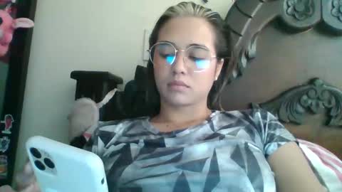 Snapshot of triana_bell chatting on February 7, 6:02 pm triana_bell online show from February 7, 6:02 pm
