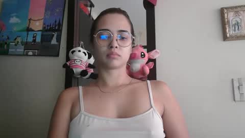 triana_bell online show from May 27, 4:59 pm