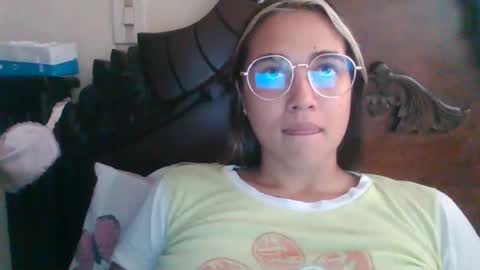 Snapshot of triana_bell chatting on March 10, 5:18 pm triana_bell online show from March 10, 5:18 pm