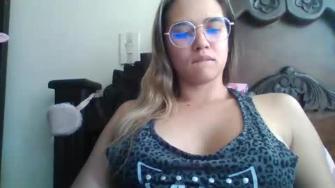 Snapshot of triana_bell chatting on January 29, 6:50 pm triana_bell online show from January 29, 6:50 pm