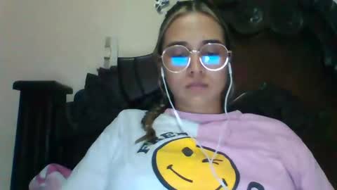 Snapshot of triana_bell chatting on December 11, 2:41 am triana_bell online show from December 11, 2:41 am