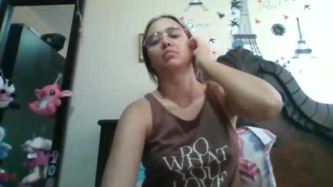 Snapshot of triana_bell chatting on February 12, 3:17 pm triana_bell online show from February 12, 3:17 pm