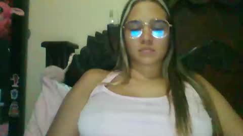 Snapshot of triana_bell chatting on March 8, 3:48 am triana_bell online show from March 8, 3:48 am