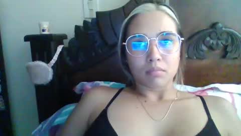 Snapshot of triana_bell chatting on February 3, 8:03 pm triana_bell online show from February 3, 8:03 pm