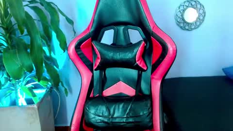 Snapshot of triana_crimson chatting on October 20, 10:13 pm triana_crimson online show from October 20, 10:13 pm