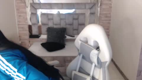 Snapshot of truelove_art chatting on February 20, 11:53 am online show from February 20, 11:53 am