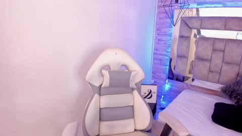 Snapshot of truelove_art chatting on December 3, 12:16 pm online show from December 3, 12:16 pm