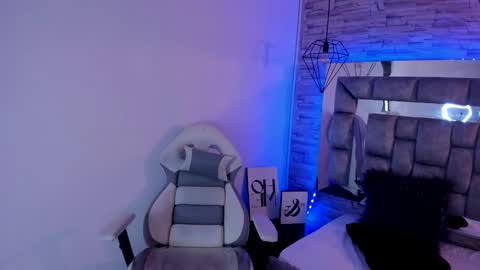 Snapshot of truelove_art chatting on December 17, 11:49 am online show from December 17, 11:49 am