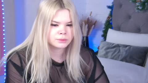 Snapshot of tweety_pie_ chatting on January 7, 1:06 am Hallie online show from January 7, 1:06 am