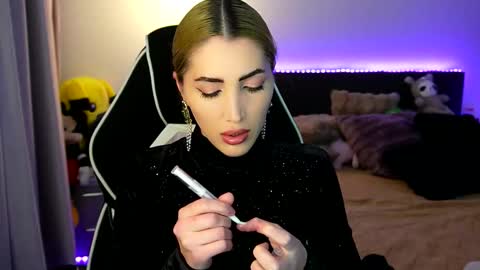 MayCarrey online show from December 14, 9:09 pm