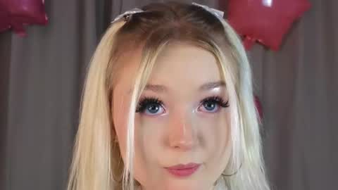 twinklefluff online show from December 4, 4:30 pm