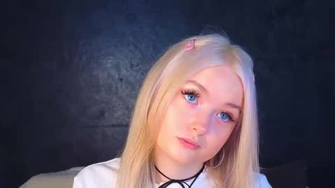 twinklefluff online show from March 11, 4:30 am