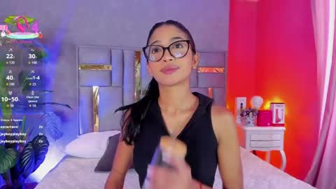 tyla_ks online show from April 15, 7:47 pm