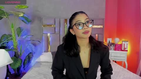 tyla_ks online show from April 11, 7:06 pm