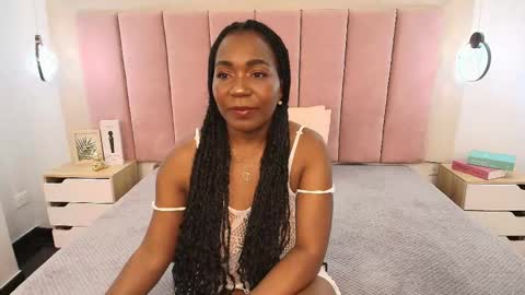 Snapshot of tyra_fox chatting on September 10, 2:11 am tyra fox online show from September 10, 2:11 am