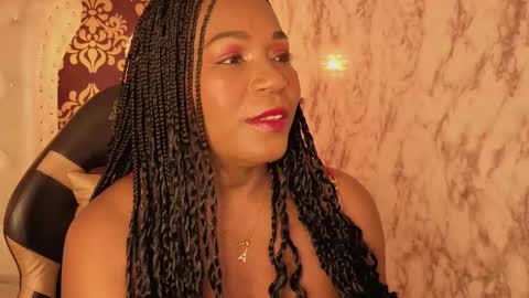 Snapshot of tyra_fox chatting on October 15, 1:52 am tyra fox online show from October 15, 1:52 am
