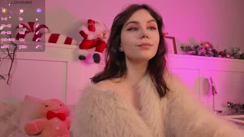 Una  online show from December 25, 9:34 am