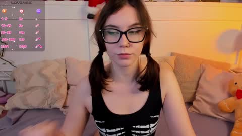 Una  online show from January 10, 9:44 am